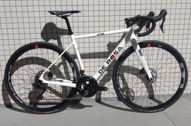 【DE ROSA】長距離適性抜群！838 DISKのワイズロードオリジナルカラーを川崎店でパーツアッセンブルした完成車です！ | 川崎で自転車をお探しならY's Road 川崎店