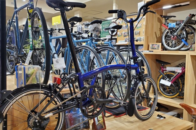 【BROMPTON】ボルトブルーラッカーのM4L在庫ございます！【ワイズロード川崎店】 | 川崎で自転車をお探しならY's Road 川崎店