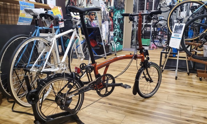 【BROMPTON】12速のP-LINEが再入荷！人気カラーフレイムラッカーのLowハンドルです！ | 川崎で自転車をお探しならY's Road 川崎店