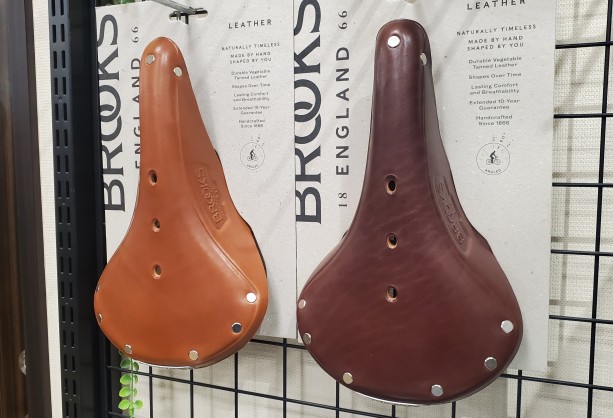 【BROOKS】ド定番のレザーサドル！B17 STANDARDのブラウンとハニーの店頭在庫ございます！ | 川崎で自転車をお探しならY's Road 川崎店