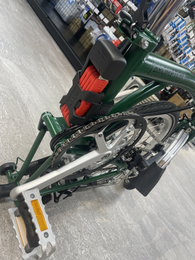 【BROMPTON】今回のカスタムは大事な愛車を守るジャーマンブランド！【お客様の1台】 | 神戸で自転車をお探しならY's Road 神戸店