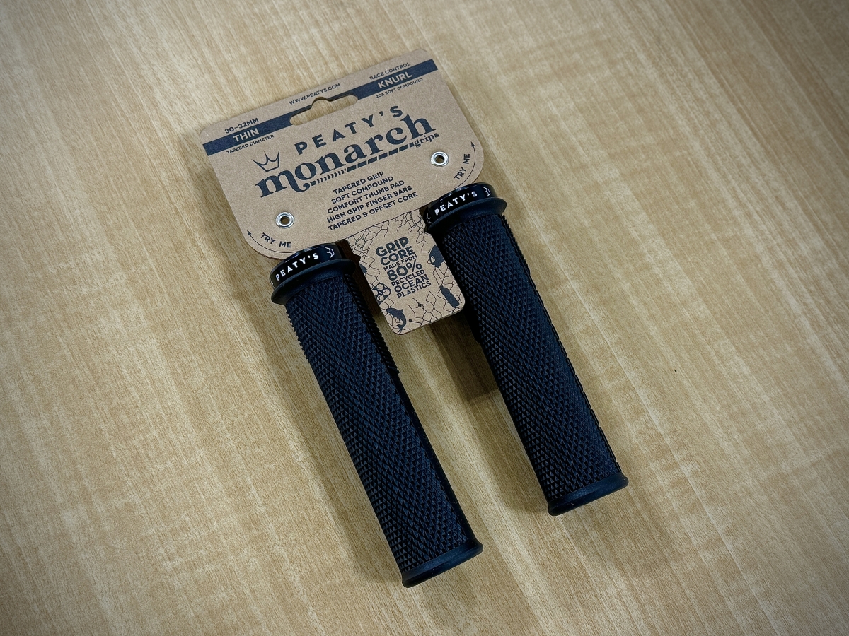【スタッフインプレ】MTB用グリップ Monarch Grips KNURL買ってみた【Peaty’s】 | 神戸で自転車をお探しならY's Road 神戸店