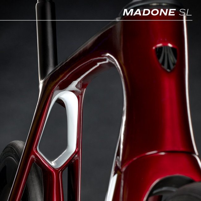 TK23_Madone_SL_Paid_Social_Media_1080X1080_4
