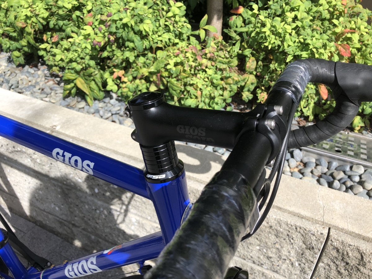 アヘッドステムを採用