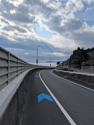 なんか遠くの空が赤かったで1枚。