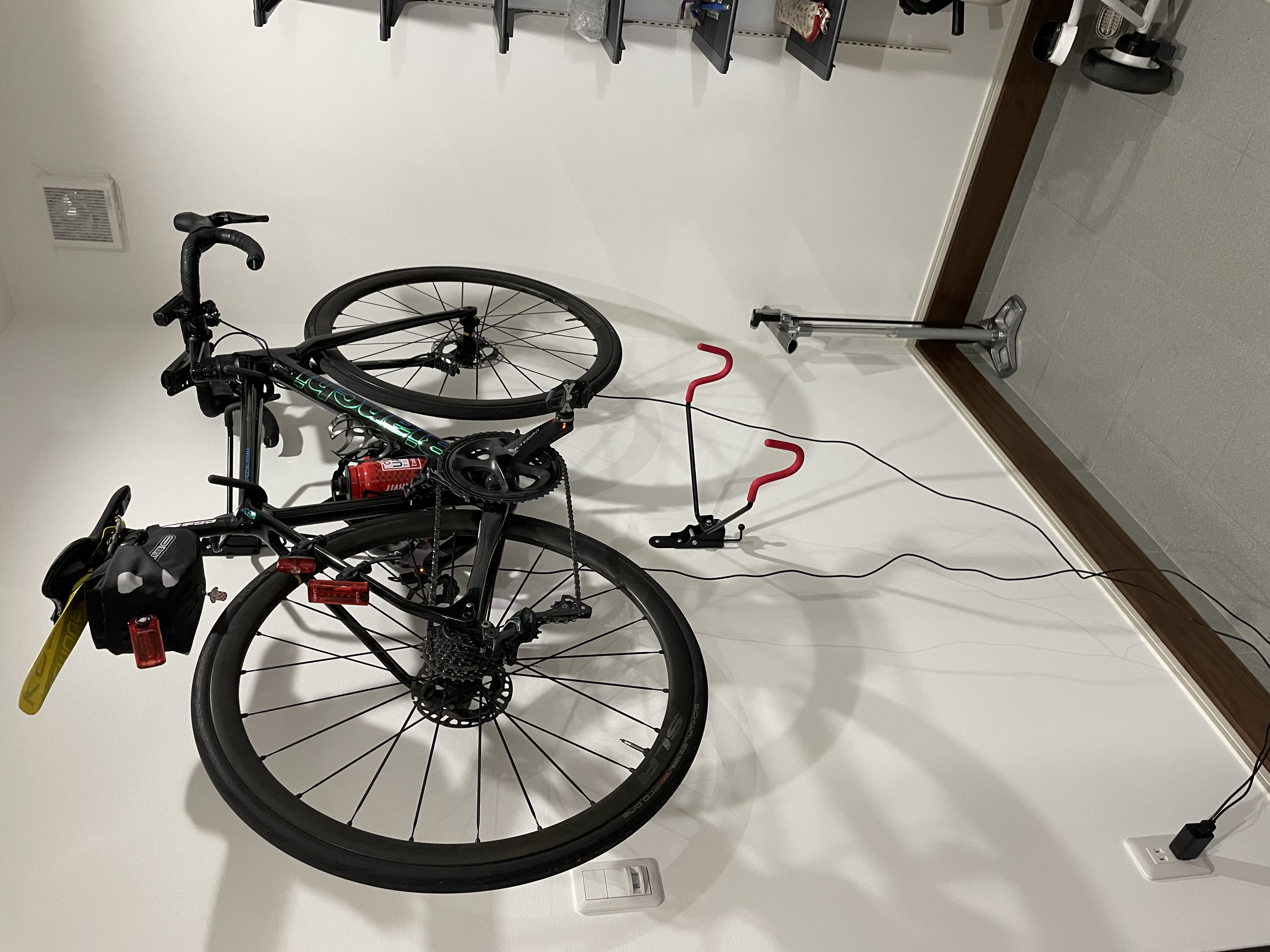 自転車の屋内保管ってどうする？マイホームだからこその壁面取り付けしてみました！ | 名古屋で自転車をお探しならY's Road 名古屋クロスバイク館
