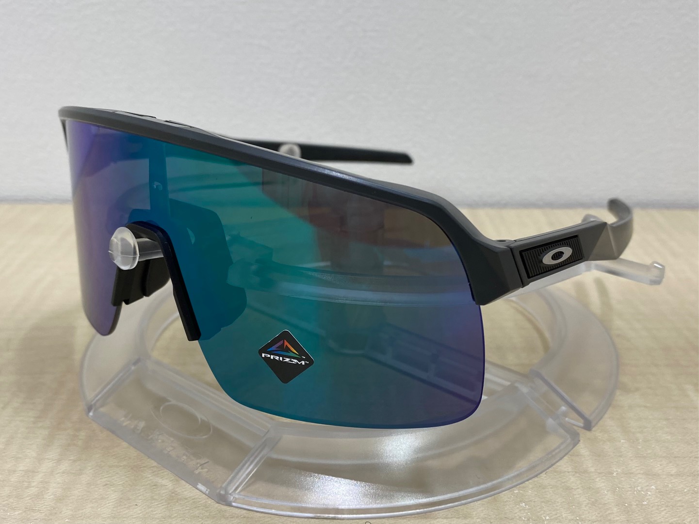 OAKLEY SUTRO