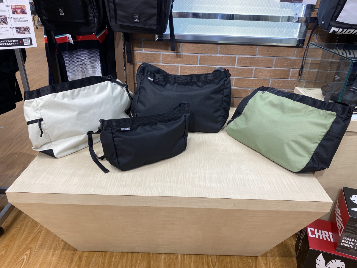 CHROME NEWSPAPER MESSENGER BAG