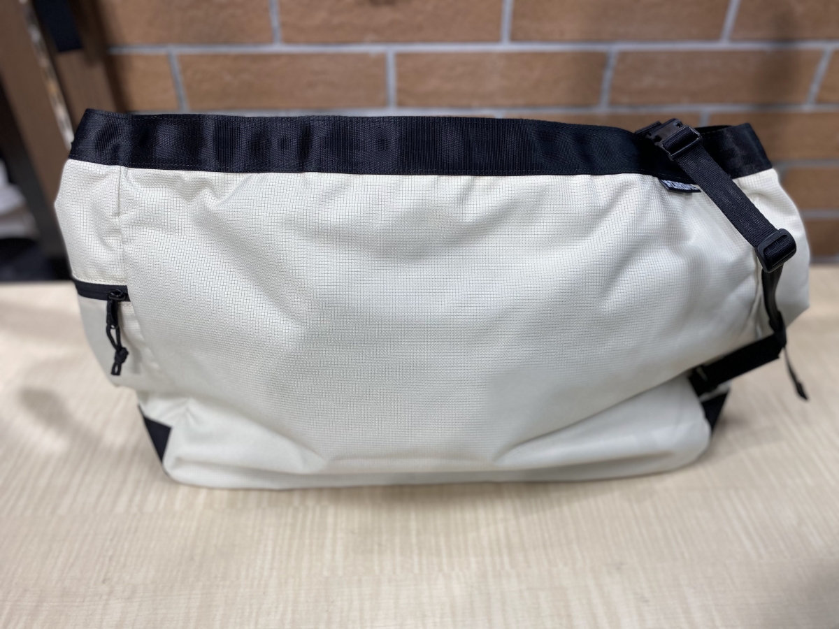 CHROME NEWSPAPER MESSENGER BAG
