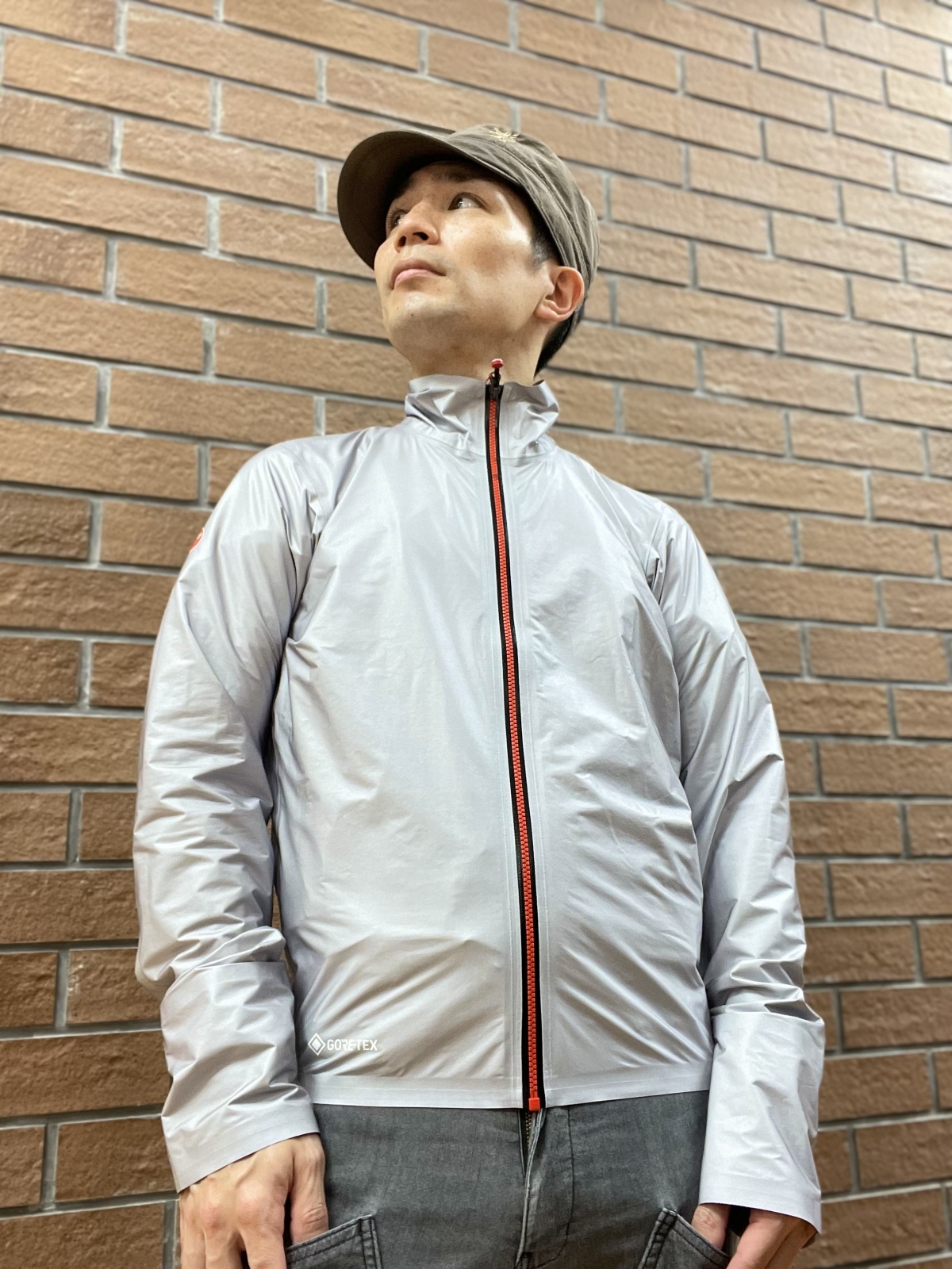 CASTELLI TEMPESTA LITE JACKET カステリ テンペスト ライトジャケット レインジャケット GORE-TEX ゴアテックス GORE ACTIVE 軽量 自転車通勤 ブルベ オススメ 雨対策 完全防水 防水ジャケット ロードバイク 耐久性