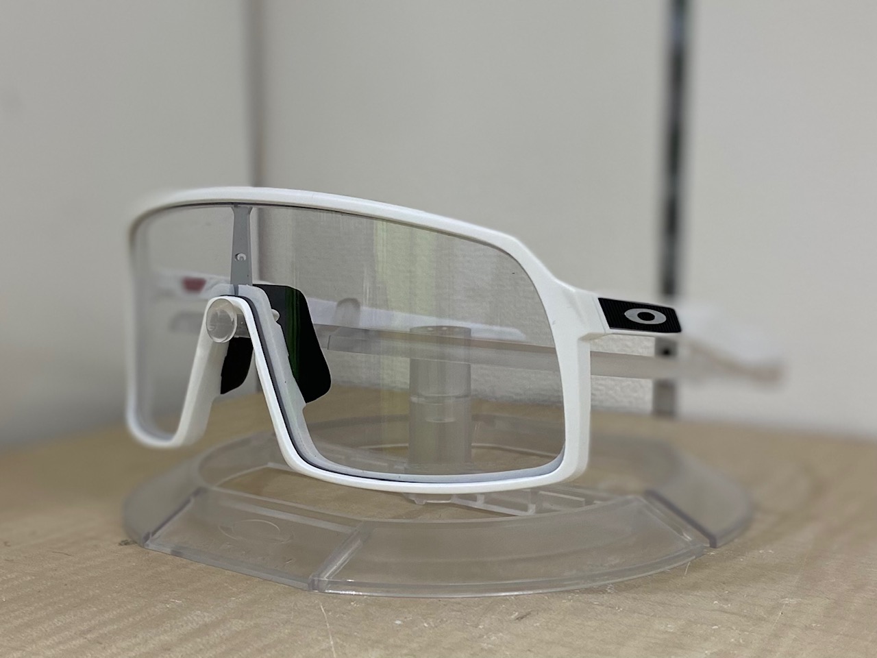 OAKLEY SUTRO