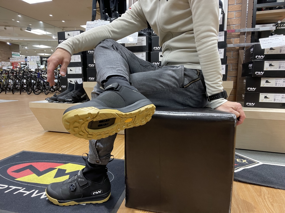 NORTHWAVE FLAGSHIP R GTX EXTREME CELSIUS ARCTIC XC KINGROCK PLUS ウィンターシューズ フィジーク 末端冷え性 サイクリング ビンディングシューズ 対策 最強