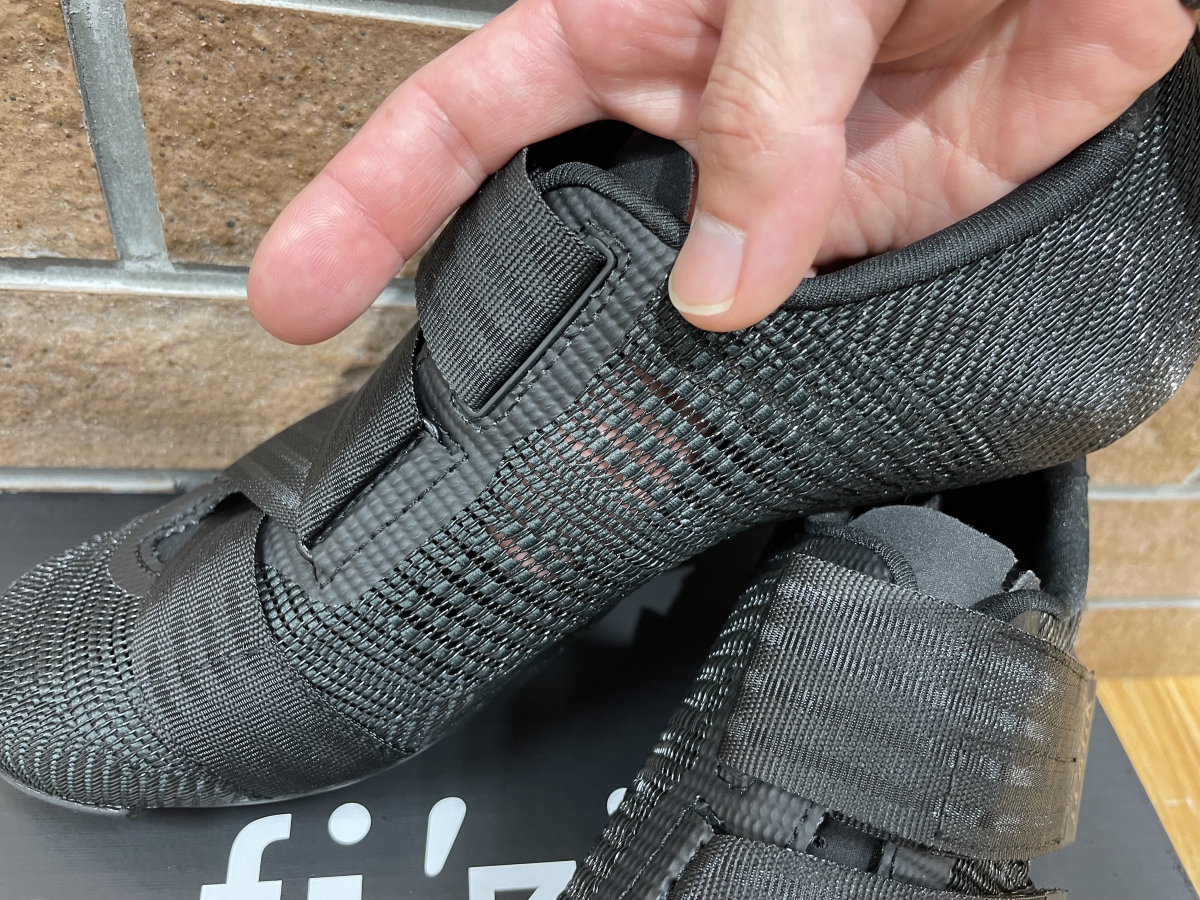 キタキタ！半額！！クライマー必見の軽量シューズが名古屋限定特価です！ | サイクルウェアのことならY's Road 名古屋ウェア館