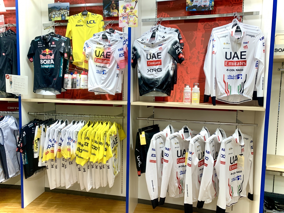 限定　アイテム　UAE　ジャージ　ボトル　ヘルメット　ツール・ド・フランス　ダブルツール　ヘルメット　アイウェア　ジャージ　MET　PISSEI　ELITE　SCICON　OAKLEY　LIMAR