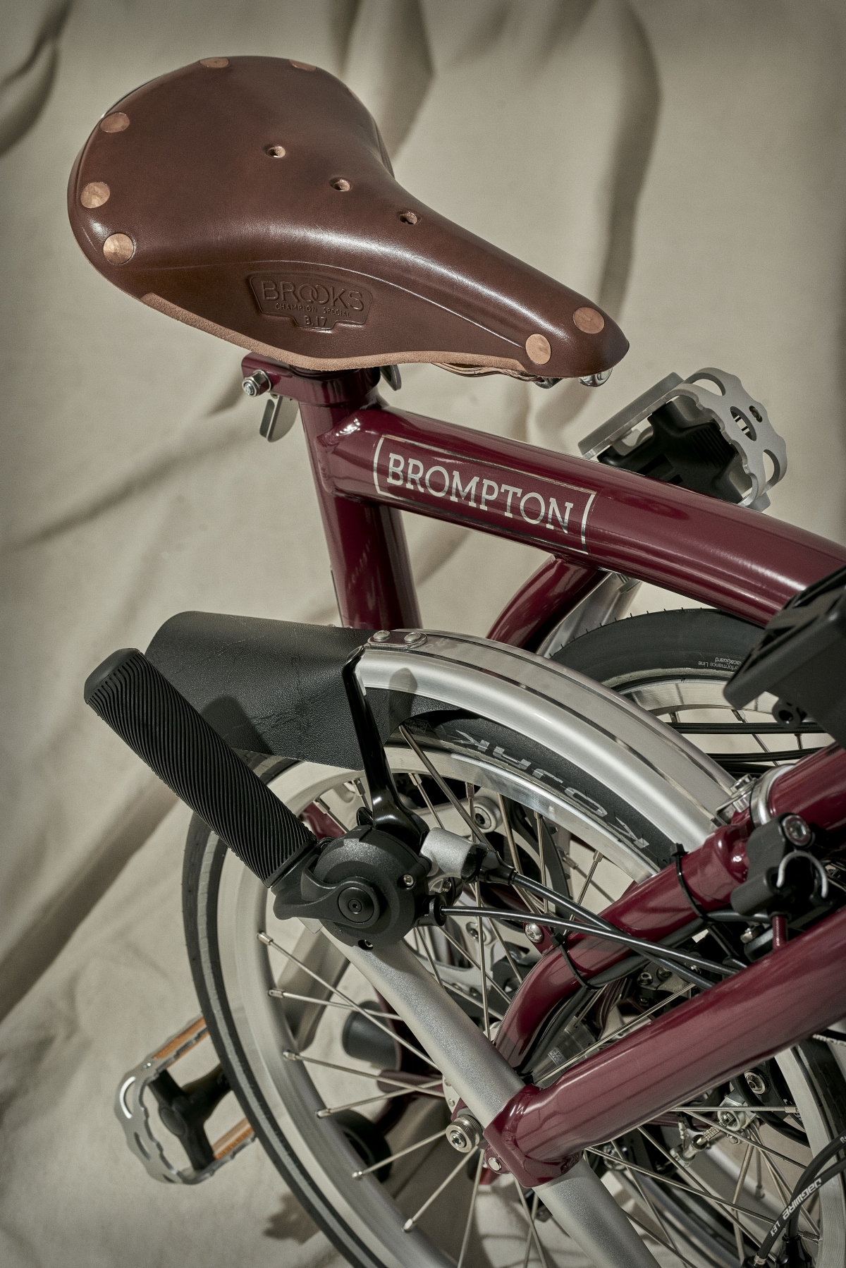 Classic Edition S6L_mOR_rOR_FCB_HDSV8_BRKM_TYJ_CS_PM-folded top view (RED)-2