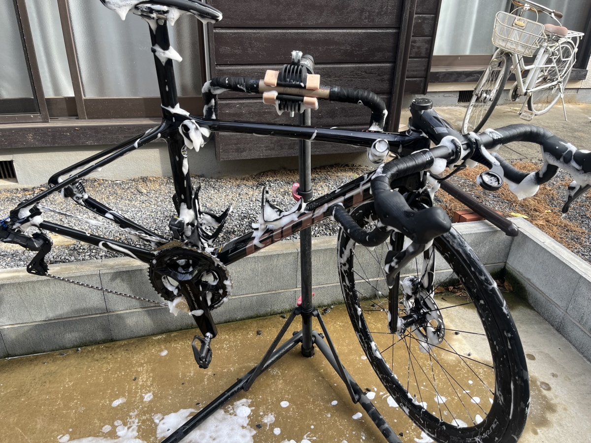 【スタッフ日記】バイクが汚くなってしまったので水洗車を行いました！ | Y's Road 新橋トライアスロン館