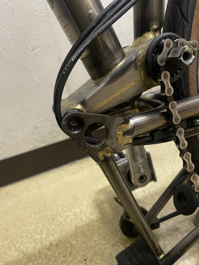 BROMPTON_HINGE_00