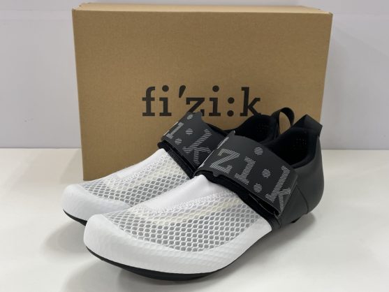 fi’zi:kの人気トライアスロン用サイクルシューズ在庫あり！！【TRANSIRO HYDRA】 | サイクルウェアのことならY's Road 大阪ウェア館にお任せください！