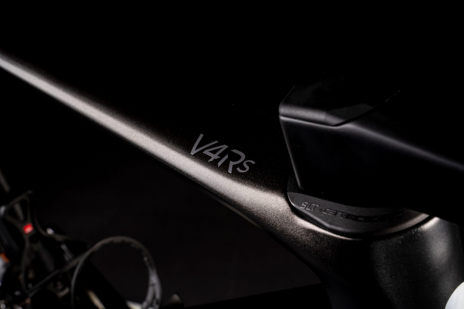 Colnago-V4Rs_V4ロゴ