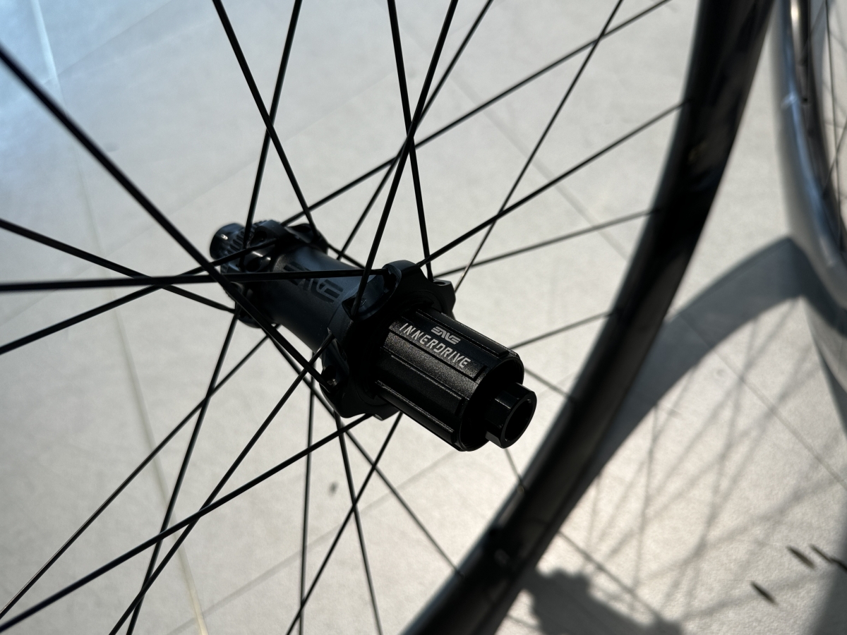 【ホイール】ENVE SES4.5！ニューモデルが入荷です！！ | 大阪で自転車をお探しならY's Road 大阪本館