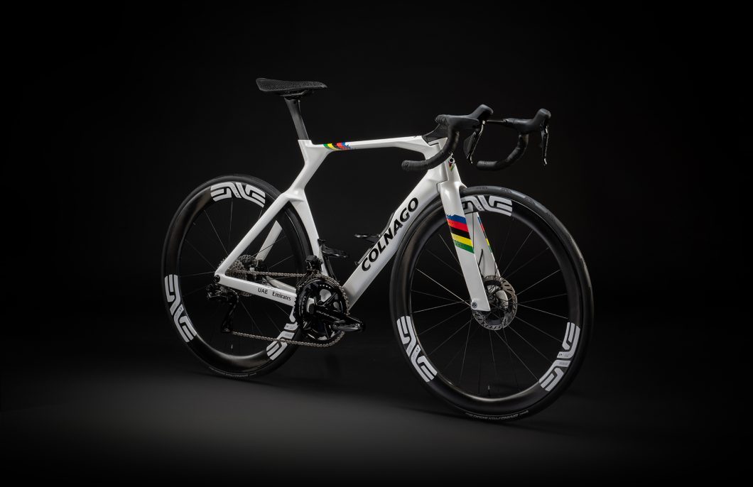 Y1Rs-Mondiale-fondo-nero-prospettiva-anteriore-1060x686