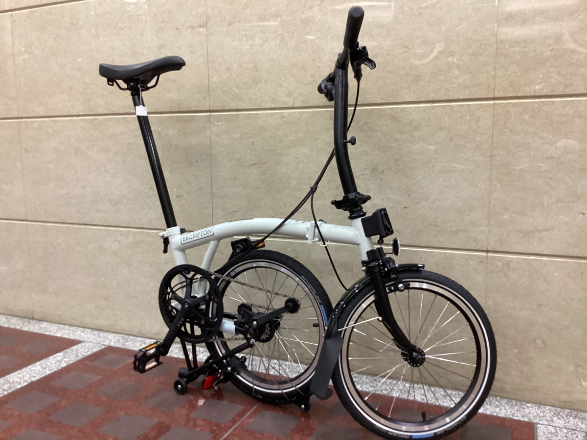 【BROMPTON】白黒ツートンカラーはクールでカッコイイ！【モノトーン】 | 大阪で自転車をお探しならY's Road 大阪本館