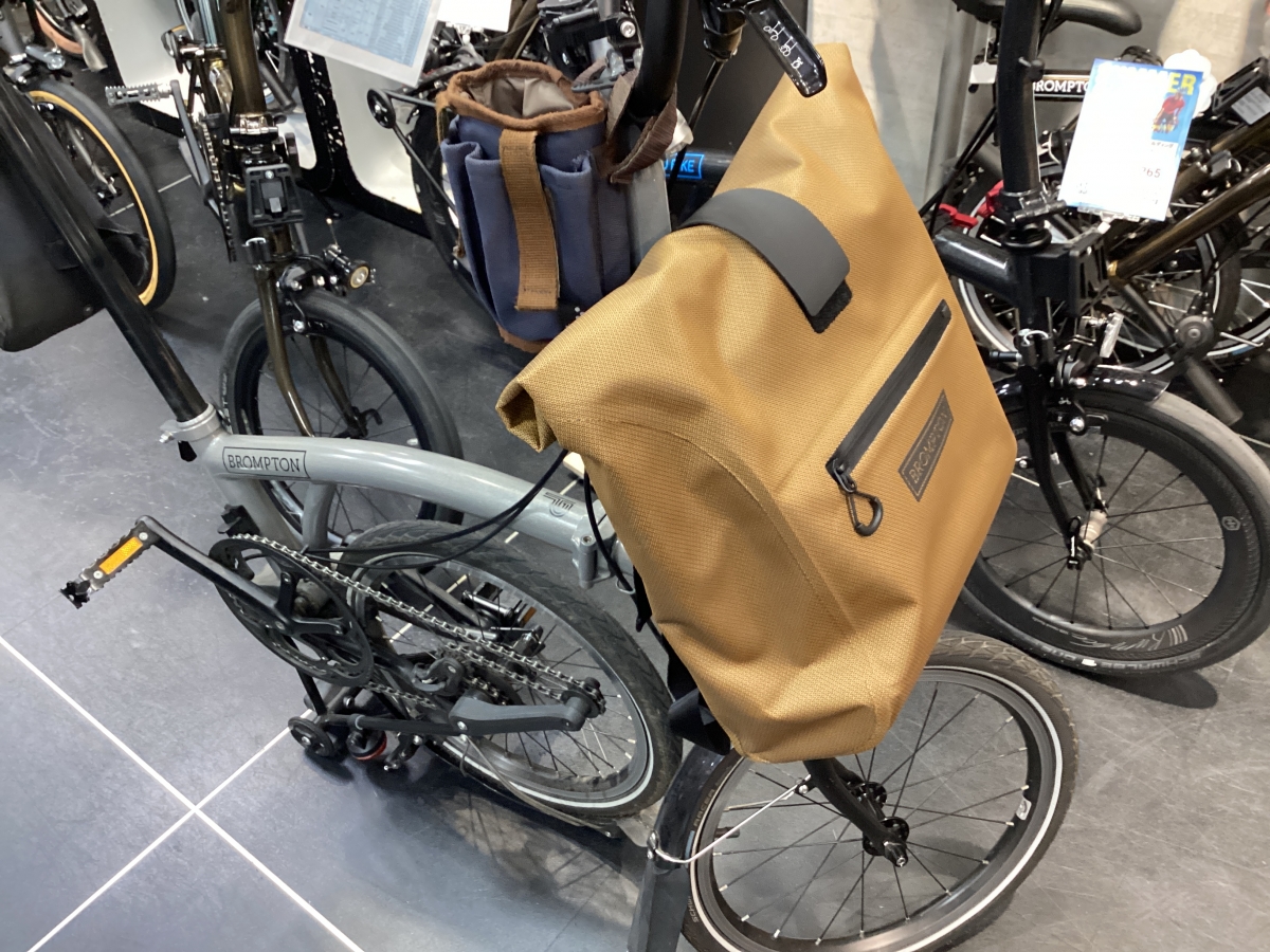 【BROMPTON】新型防水ロールトップバッグ（S）入荷！！ | 大阪で自転車をお探しならY's Road 大阪本館