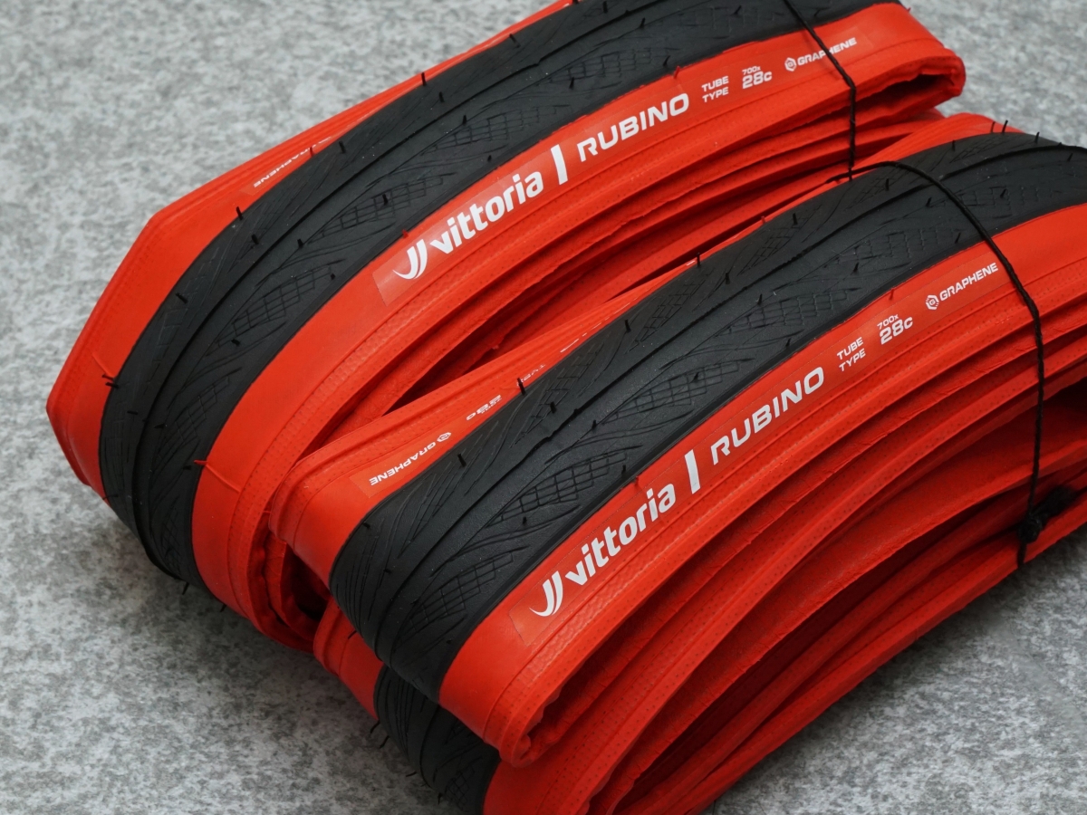 VITTORIA RUBINO TUBE TYPE 28C　RED 赤色　カラータイヤ