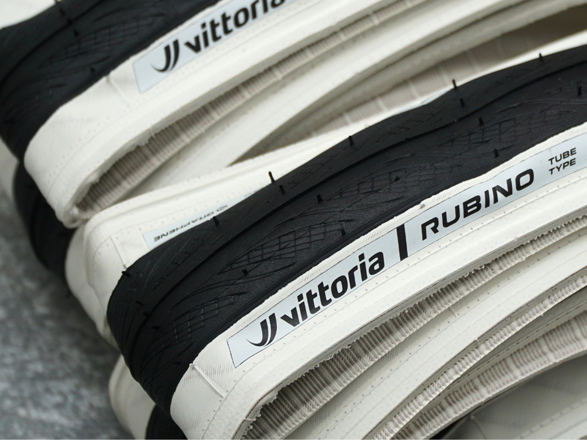 カラータイヤに復活の兆し！サイドから鮮やかに主張する『VITTORIA RUBINO WHITE』入荷 | Y's Road 洗足店