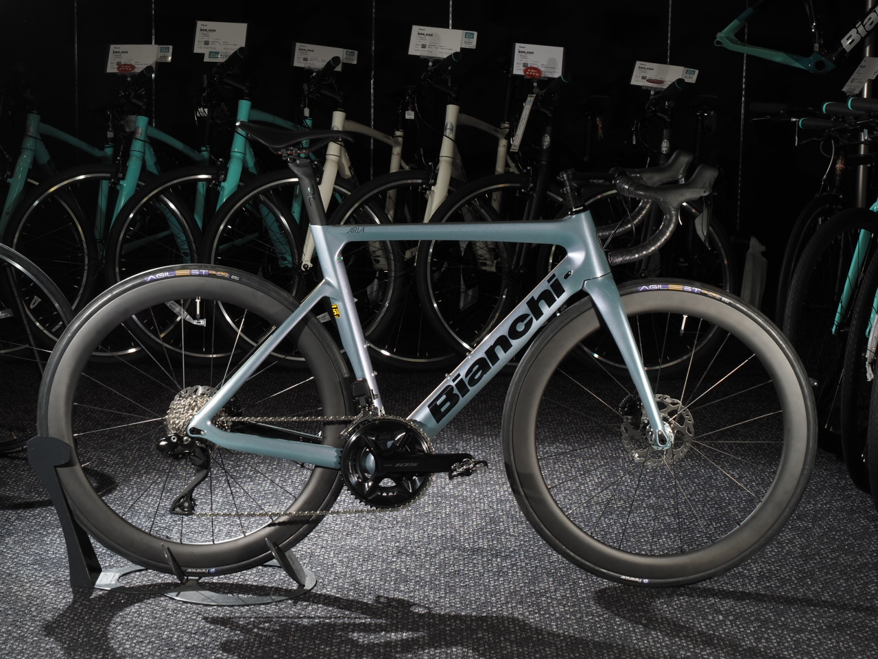 【お客様の1台】手組みホイール等こだわりの詰まった美麗カラーなBIANCHI ARIAをバラ完でご納車させていただ… | 新橋 銀座 港区 中央区でスポーツ自転車をお探しならY's Road 新橋店