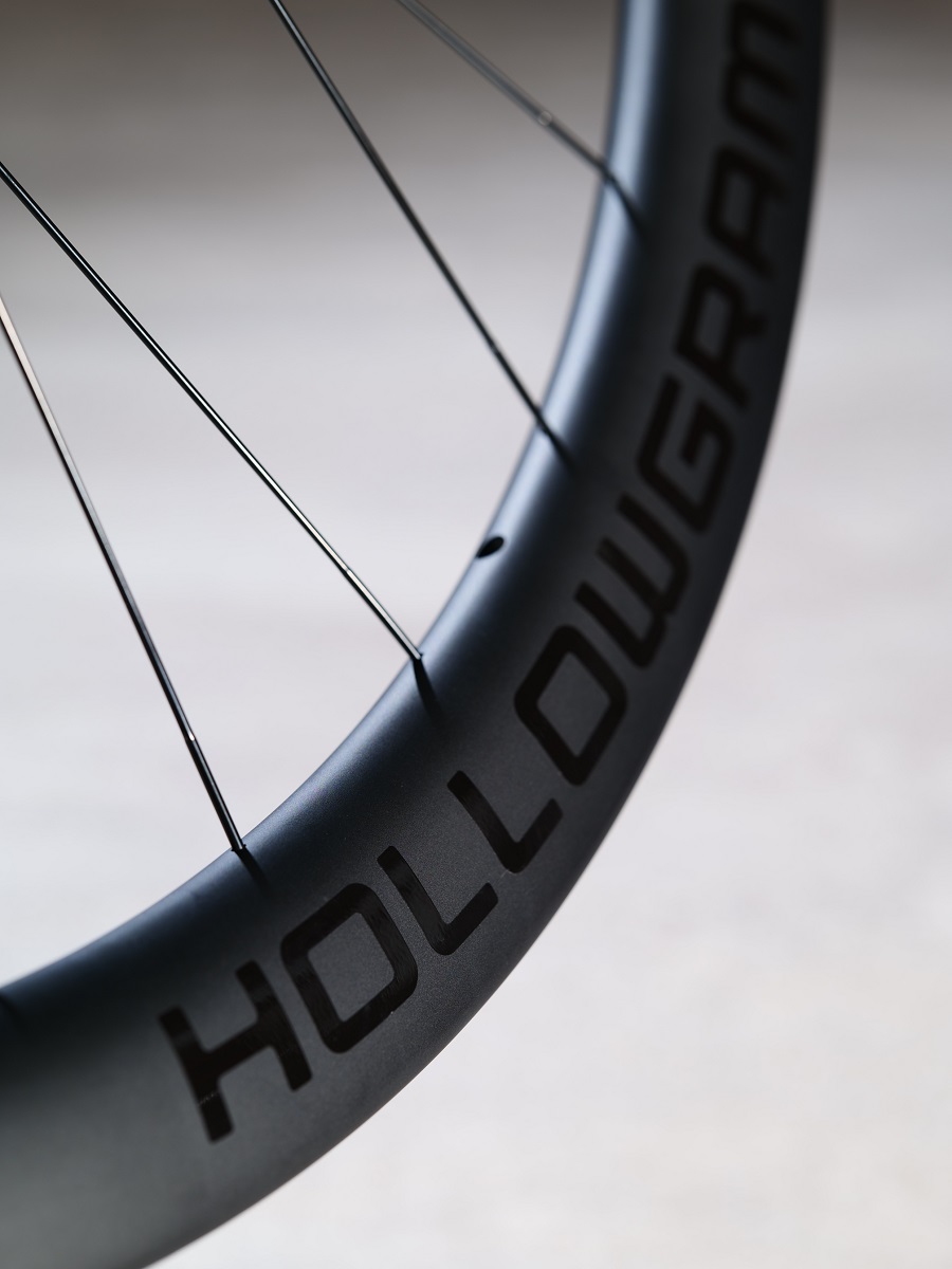 230423hollowgram_R45_1