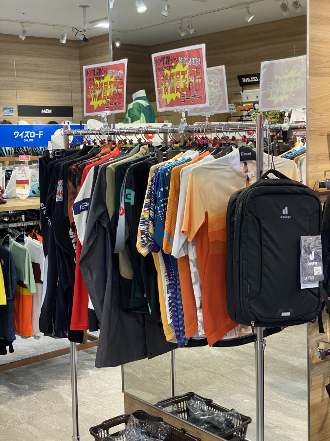 【スポーツバイク購入応援キャンペーン開催】新橋のウェアコーナーがSALE品でいっぱいです！！6/25までの限定特価… | 新橋 銀座 港区 中央区でスポーツ自転車をお探しならY's Road 新橋店