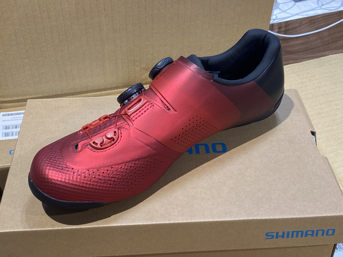 【入荷速報】シマノ RC702 クリムゾンカラー入荷！！赤いシューズお探しならコレ！！ | 新橋 銀座 港区 中央区でスポーツ自転車をお探しならY's Road 新橋店