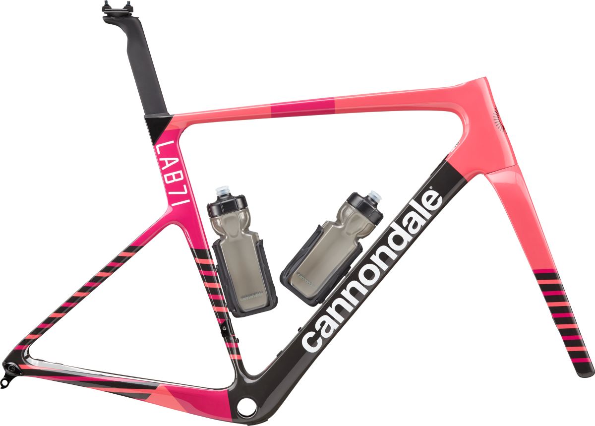 C25_C11082U_LAB71_SuperSix_EVO_AM_Frm_REF_PD(Bottle&Cage)