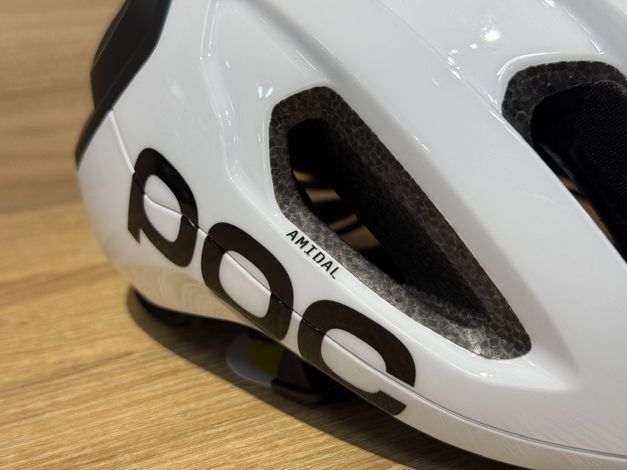 【POC】女性人気が出そう！新モデル POC AMIDALが入荷しました。 | 新橋 銀座 港区 中央区でスポーツ自転車をお探しならY's Road 新橋店