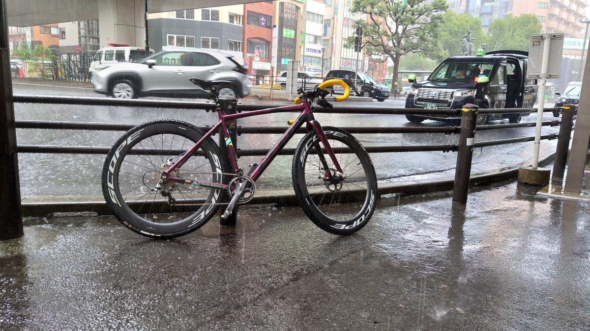 カーボンサドルをバキバキにした話 | 新宿で自転車をお探しならY's Road 新宿クロスバイク館