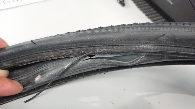 自転車　パンク