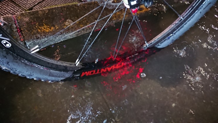 悪天候や洗車の後に便利なやつの話 | 新宿で自転車をお探しならY's Road 新宿クロスバイク館