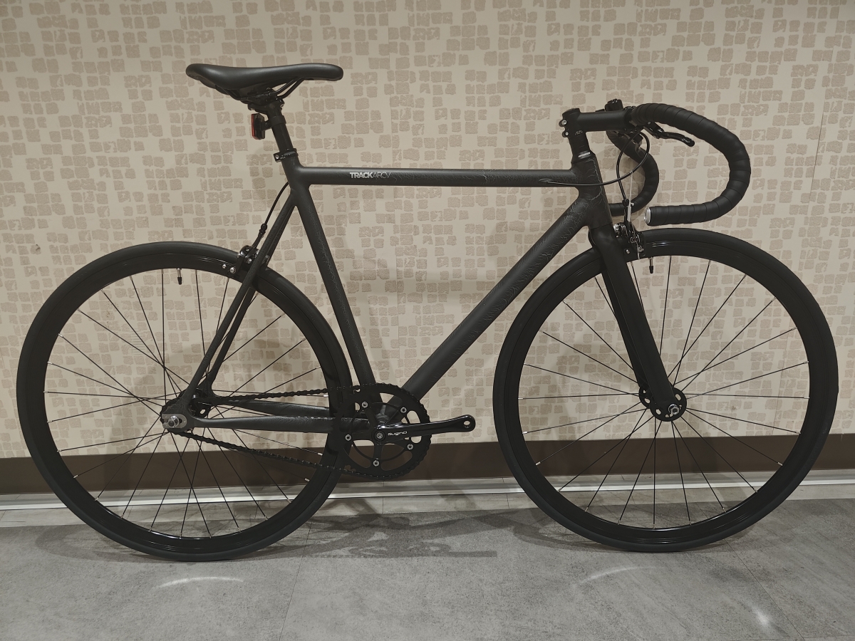 【FUJI】激レア！塗装サンプル車体が入荷しています！これは見たことないカラーだぞ… | 新宿で自転車をお探しならY's Road 新宿クロスバイク館
