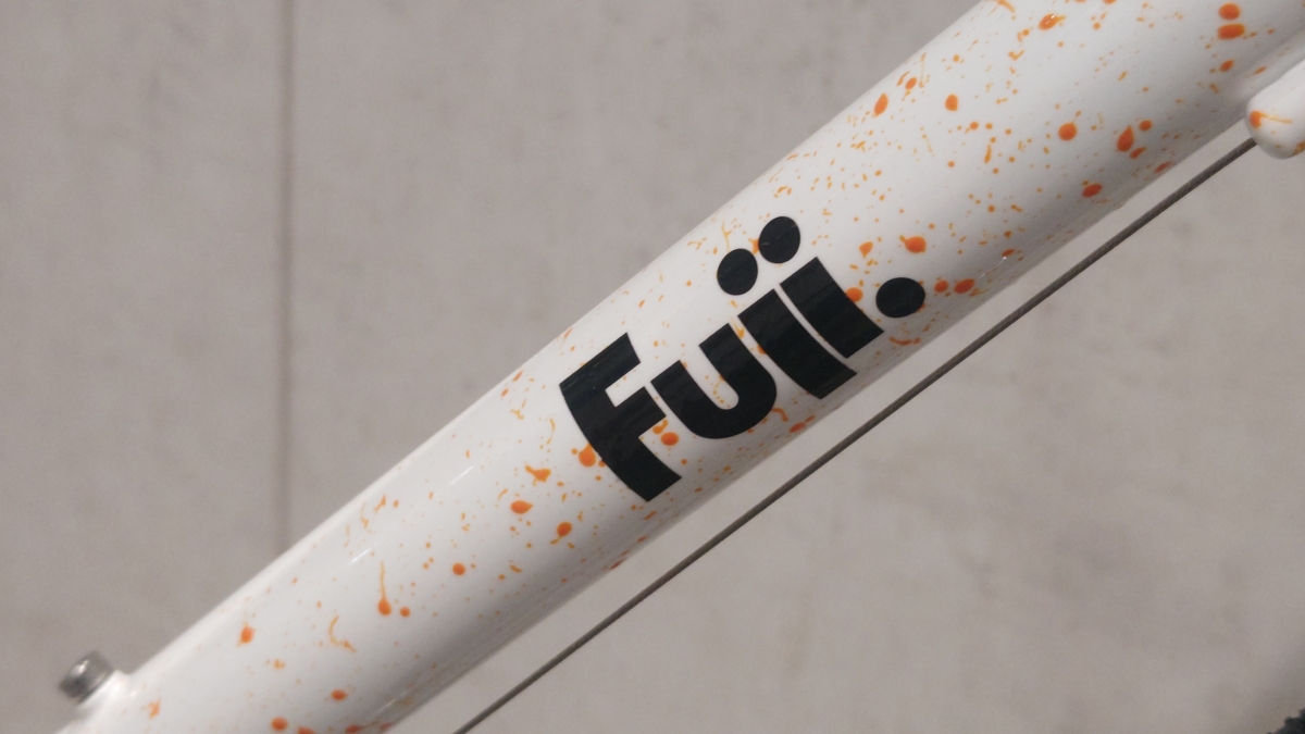 【FUJI】街乗りから未舗装路までイケるフルクロモリなオールテレインバイク。 | 新宿で自転車をお探しならY's Road 新宿クロスバイク館