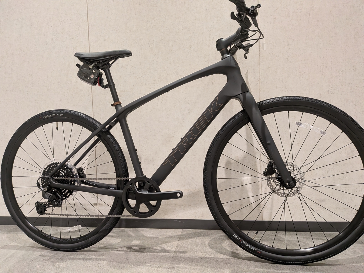 【TREK】フルカーボンのクロスバイク？！ロードバイクほどガチじゃないけど、マルチに楽しめるクロスバイク。 | 新宿で自転車をお探しならY's Road 新宿クロスバイク館