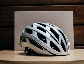 【GIRO】メーカー在庫完売中！？安全性に、更なる安全性を重ねたヘルメット。革新的な機構を搭載した”HELIOS SPHER… | サイクルウェアのことならY's Road 新宿ウェア館