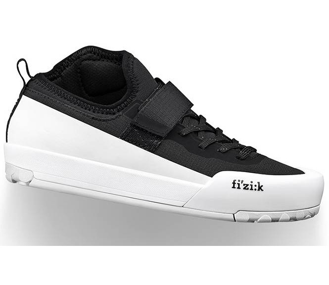 fizik-gravita-tensor-1-lightweight-black-white-off-road-clipless-shoes_1