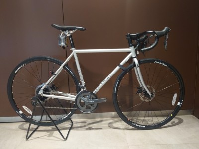 【RALEIGH】おしゃれなクロモリフレームにディスクブレーキ搭載！街乗りにピッタリのバイクです！ | 新宿でスポーツサイクル・用品をお探しなら Y's Road 新宿本館