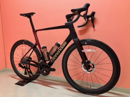 【CANNONDALE】貴重な一台のご紹介です。SUPERSIX EVO LAB71。 | 新宿でスポーツサイクル・用品をお探しなら Y's Road 新宿本館