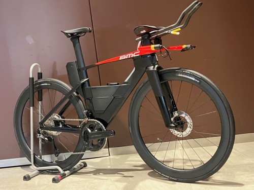 【BMC】空力性能を求めた先にあるバイク。世界最速のスポーツのテクノロジーが詰まった一台をご紹介です。 | 新宿でスポーツサイクル・用品をお探しなら Y's Road 新宿本館
