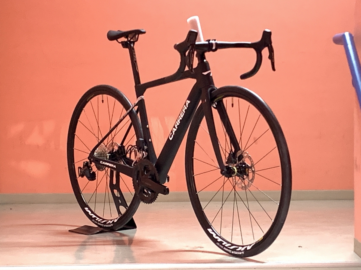 【CARRERA】フレーム販売のみのレアなSL１が、Di2搭載なのに機械式105完成車と見紛うこの価格！！ | 新宿でスポーツサイクル・用品をお探しなら Y's Road 新宿本館