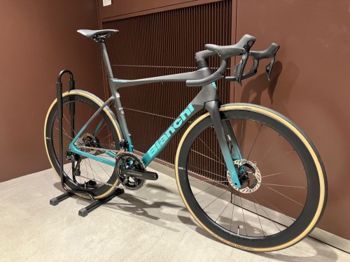 【BIANCHI】チームレプリカ！最強クラスの軽量オールラウンダーが入荷！【SPECIALLISIMA RC Team R… | 新宿でスポーツサイクル・用品をお探しなら Y's Road 新宿本館