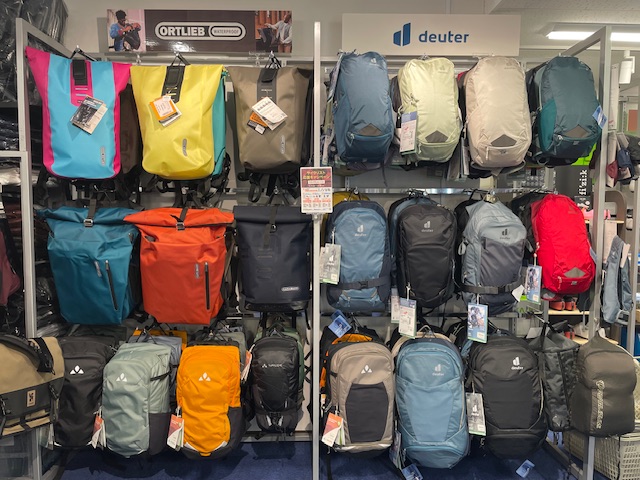 【POPUPイベント】雨中ライドの強い味方〈ORTLIEB〉防水バックパックが揃ってます！ | サイクルウェアのことならY's Road 上野ウェア館にお任せください！