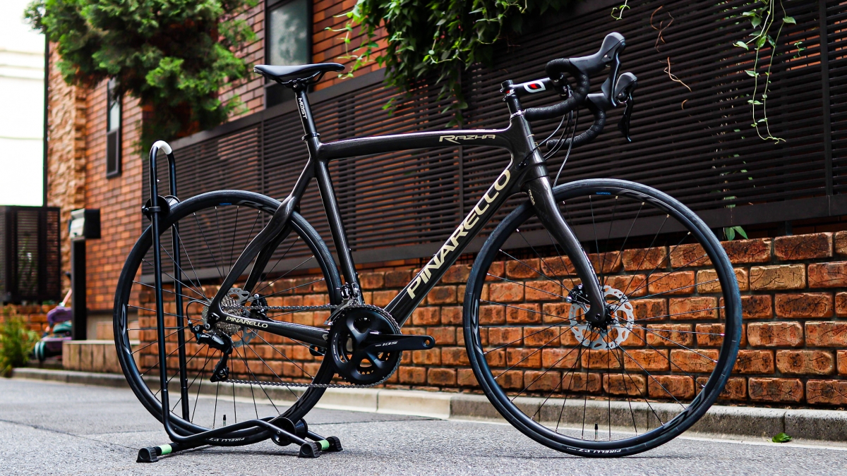 【2023年モデル】新カラーになってようやく入荷！ピナレロのカーボンエントリーモデル　PINARELLO「RAZHA」 | 上野、秋葉原、浅草、台東区で自転車をお探しならY's Road 上野本館